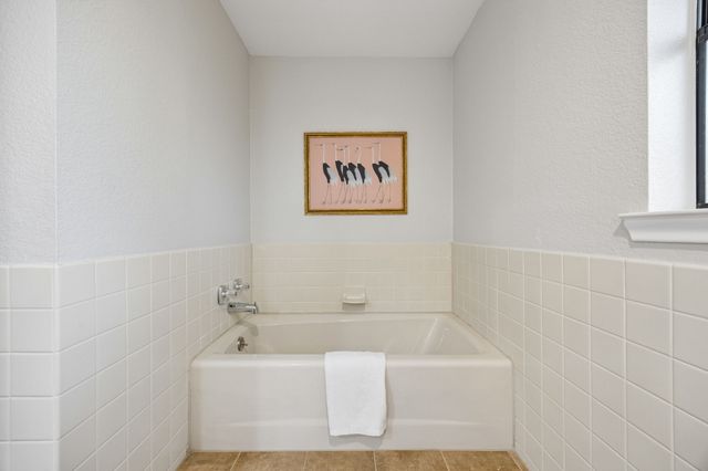 9734 Queenswood Lane, Dallas, TX 75238