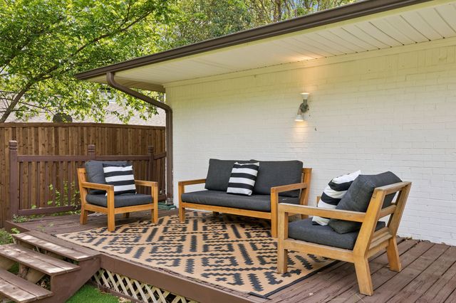 9734 Queenswood Lane, Dallas, TX 75238