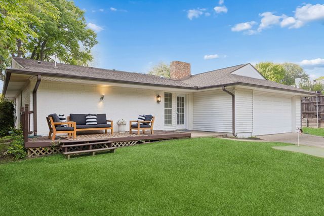 9734 Queenswood Lane, Dallas, TX 75238