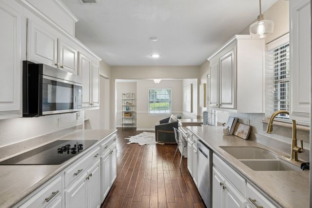 9734 Queenswood Lane, Dallas, TX 75238