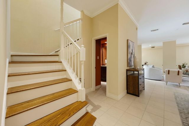 2118 Nantucket Drive C, Houston, TX 77057