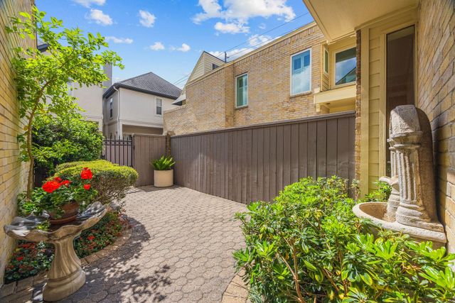 2118 Nantucket Drive C, Houston, TX 77057