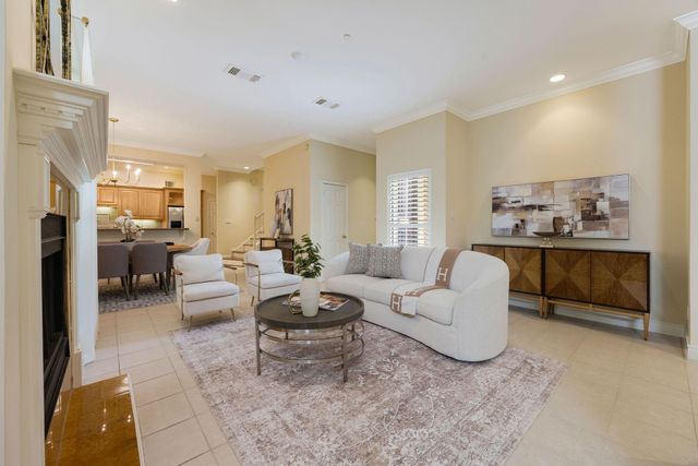 2118 Nantucket Drive C, Houston, TX 77057