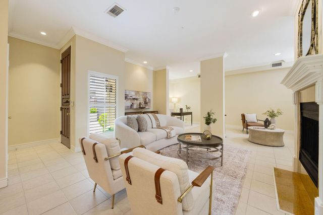 2118 Nantucket Drive C, Houston, TX 77057