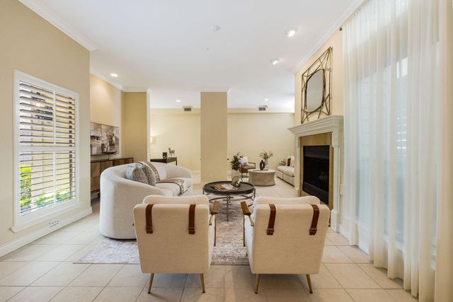 2118 Nantucket Drive C, Houston, TX 77057