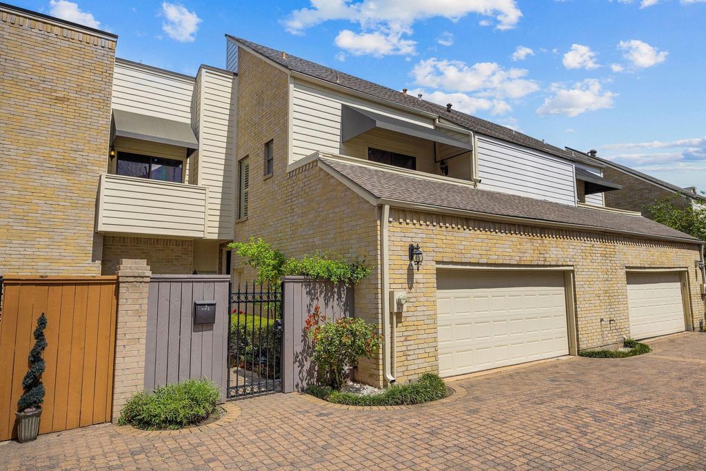 2118 Nantucket Drive C, Houston, TX 77057