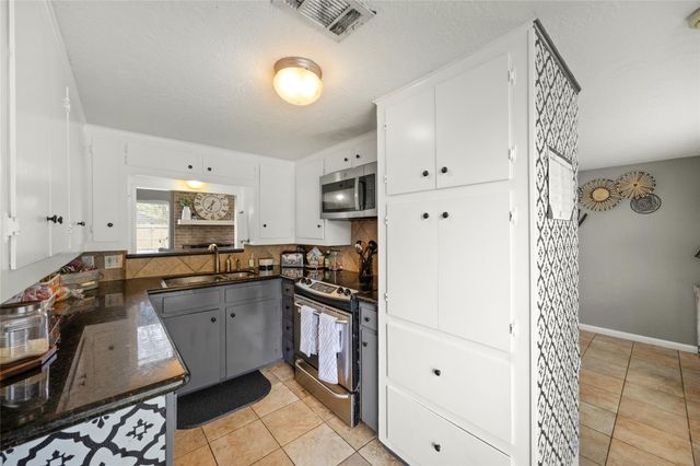 1809 20th Avenue N, Texas City, TX 77590