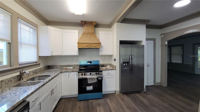 735 MONTREVILLE AVE, Deland, FL 32724