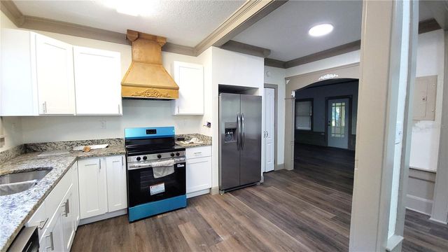 735 MONTREVILLE AVE, Deland, FL 32724