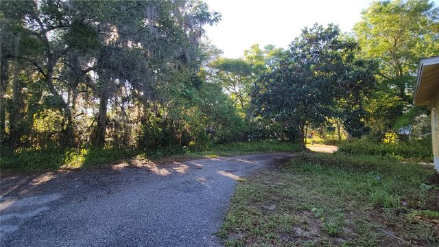 735 MONTREVILLE AVE, Deland, FL 32724