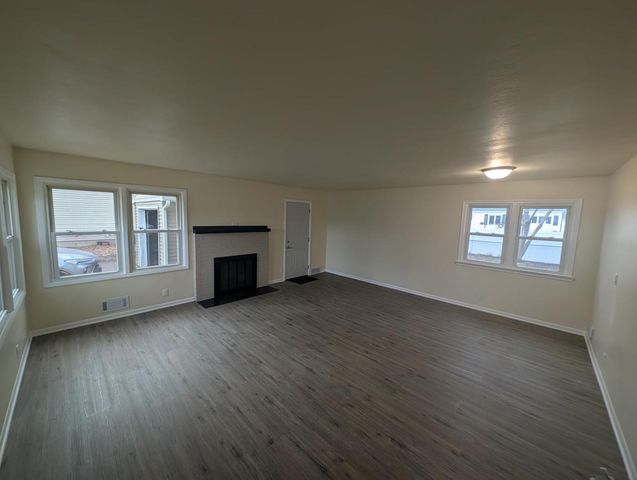 1920 W Memorial Drive, Janesville, WI 53548