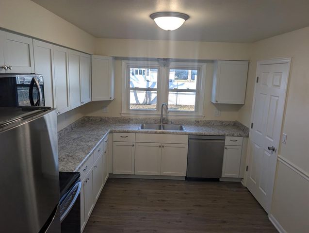 1920 W Memorial Drive, Janesville, WI 53548