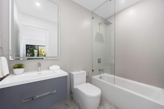 204 Sunrise Dr 204B, Key Biscayne, FL 33149