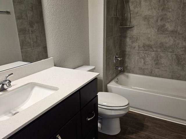 162 Hayloft LN, Elgin, TX 78621