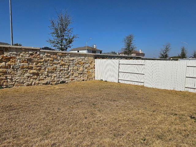 162 Hayloft LN, Elgin, TX 78621