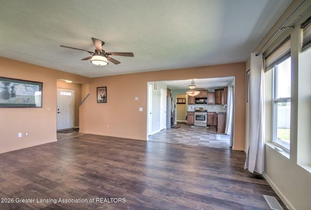 60 Lake Ridge Drive, Mason, MI 48854
