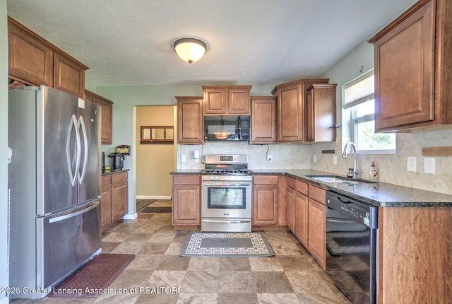 60 Lake Ridge Drive, Mason, MI 48854