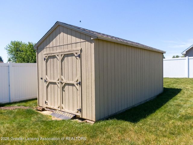 60 Lake Ridge Drive, Mason, MI 48854