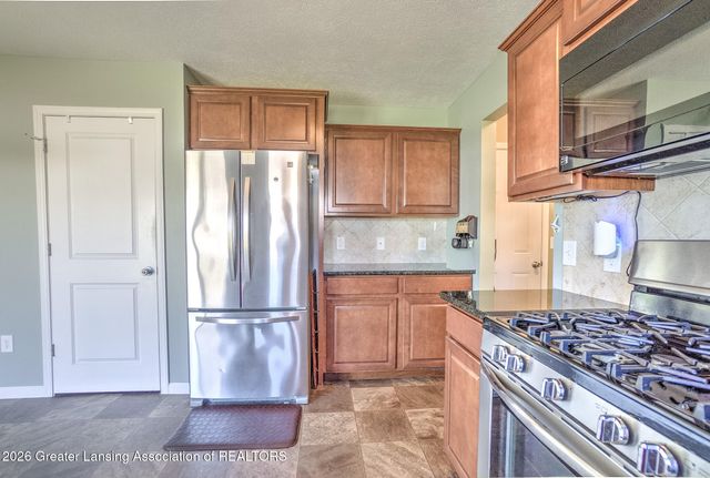 60 Lake Ridge Drive, Mason, MI 48854