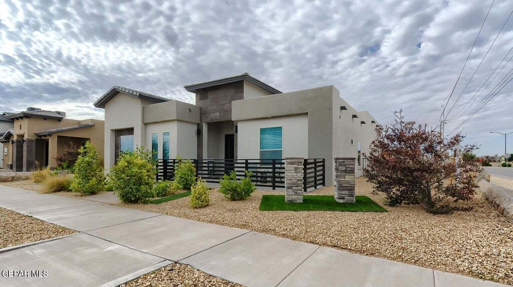 2228 MIKE PRICE Drive, El Paso, TX 79938