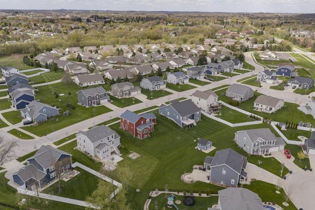 W241N5660 Maple Grove LANE, Sussex, WI 53089