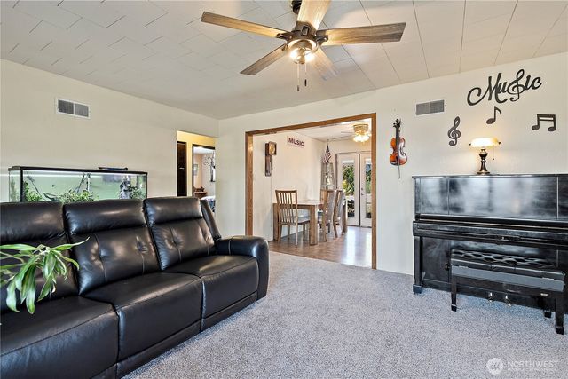 1229 Browns Point Boulevard, Tacoma, WA 98422