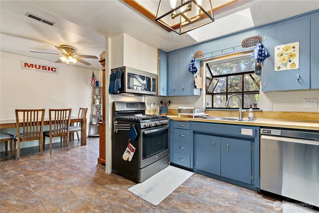 1229 Browns Point Boulevard, Tacoma, WA 98422