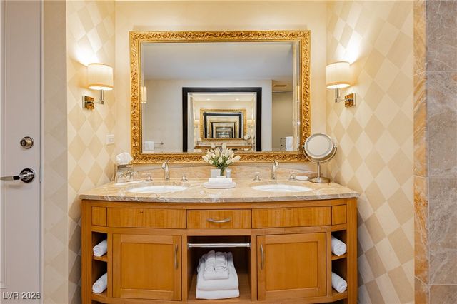 2000 Fashion Show Drive 3526, Las Vegas, NV 89109