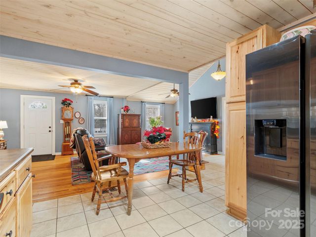 10 Birds Eye View, Burnsville, NC 28714