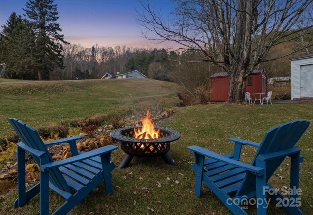 10 Birds Eye View, Burnsville, NC 28714