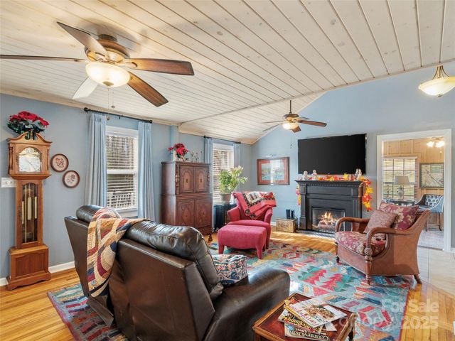 10 Birds Eye View, Burnsville, NC 28714