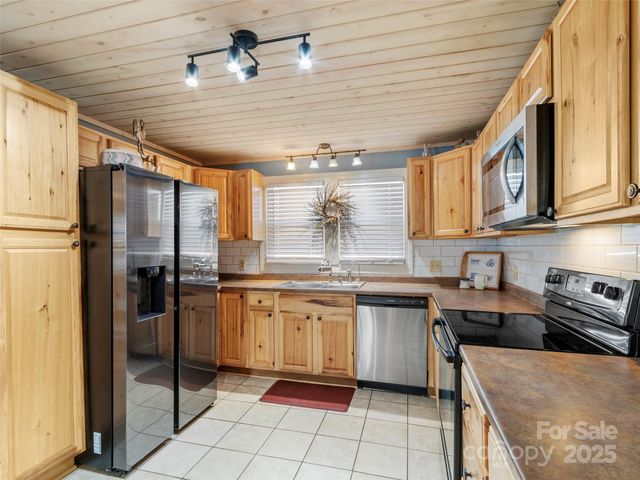 10 Birds Eye View, Burnsville, NC 28714