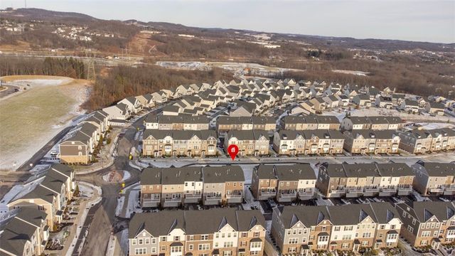 608 Amarth Ln, Cranberry Twp, PA 16066