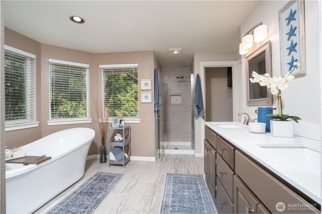 1952 S 371st Pl, Federal Way, WA 98003