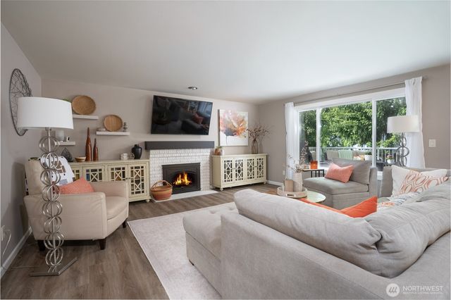 1952 S 371st Pl, Federal Way, WA 98003