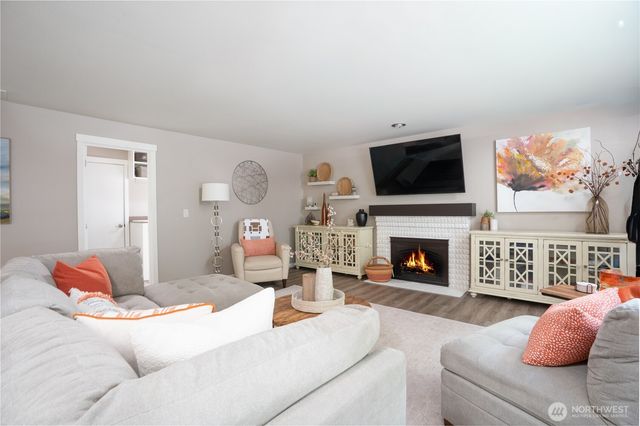 1952 S 371st Pl, Federal Way, WA 98003