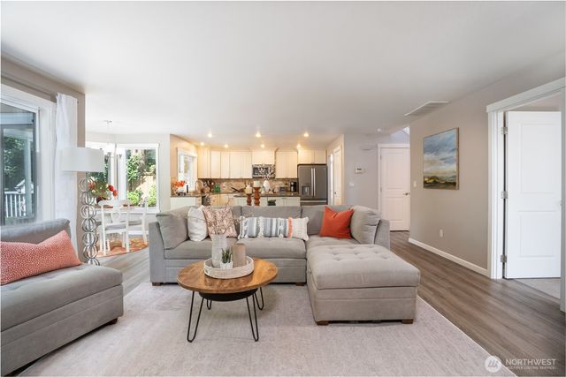 1952 S 371st Pl, Federal Way, WA 98003