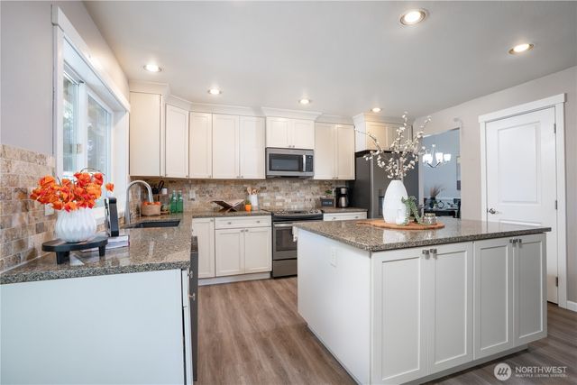 1952 S 371st Pl, Federal Way, WA 98003