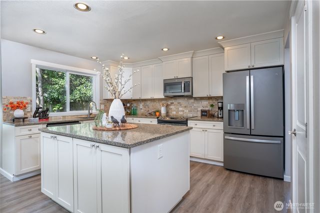 1952 S 371st Pl, Federal Way, WA 98003