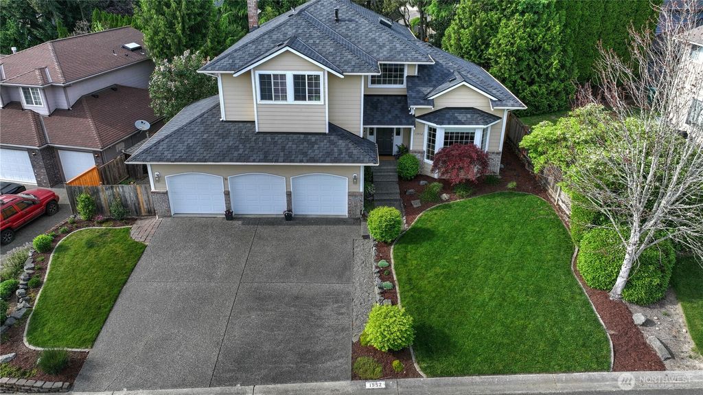 1952 S 371st Pl, Federal Way, WA 98003