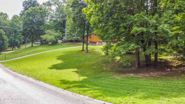 9412 Jim Loy Drive, Strawberry Plains, TN 37871
