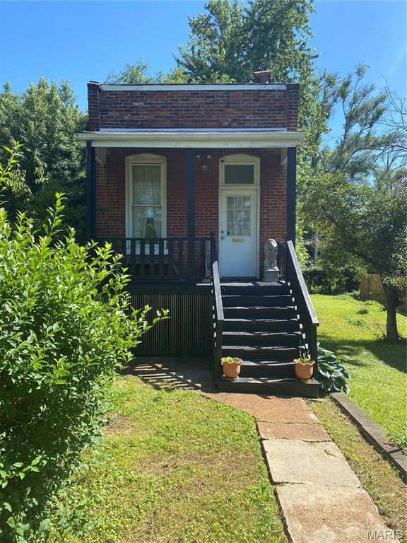 2642 Geyer Avenue, St Louis, MO 63104