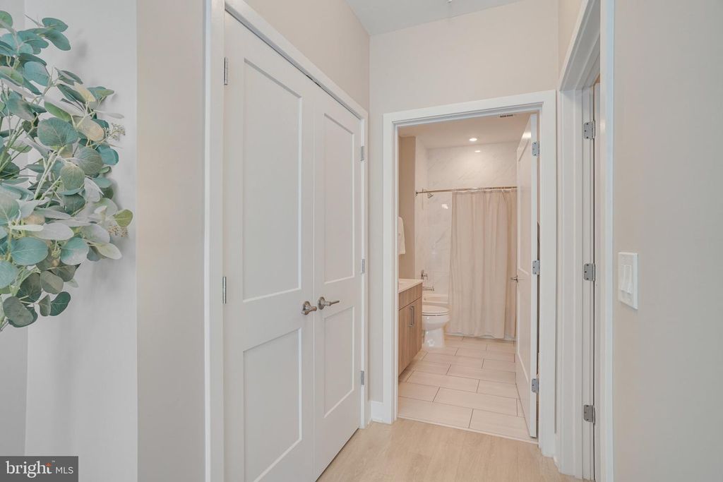 Image 11 of property listing at 145 RIVERHAVEN DR #352, Oxon Hill, MD 20745