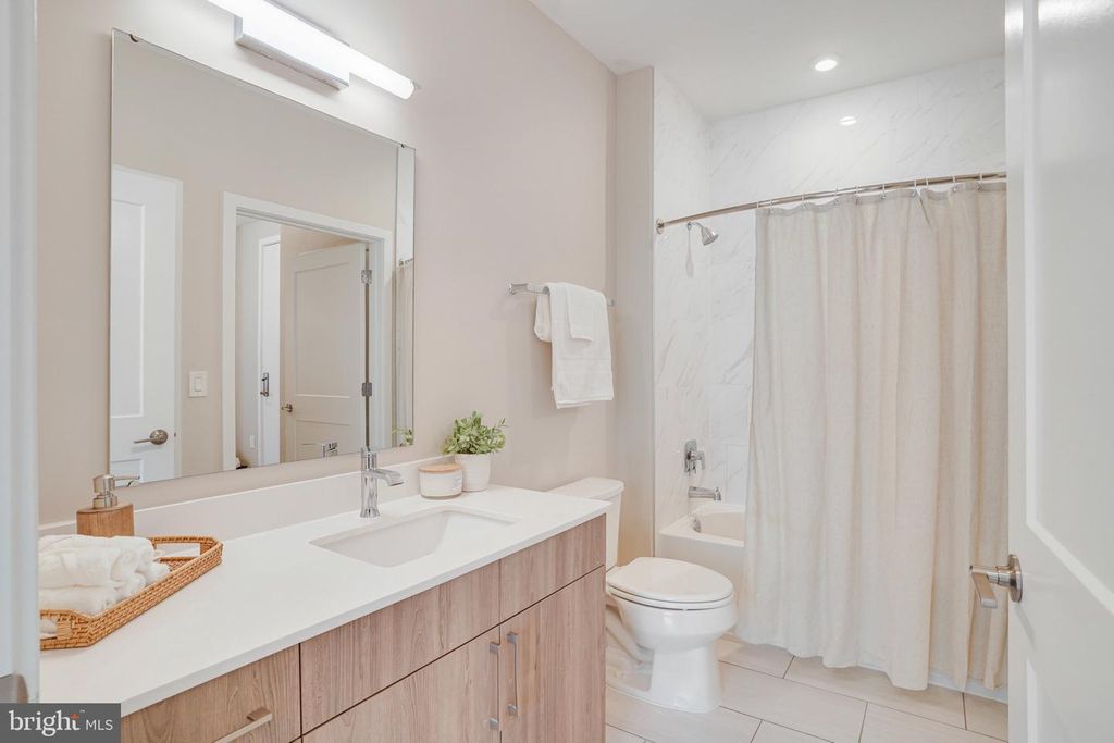 Image 13 of property listing at 145 RIVERHAVEN DR #352, Oxon Hill, MD 20745