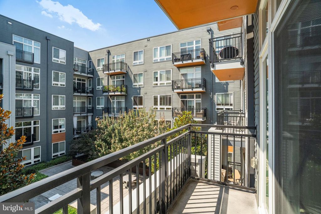 Image 16 of property listing at 145 RIVERHAVEN DR #352, Oxon Hill, MD 20745