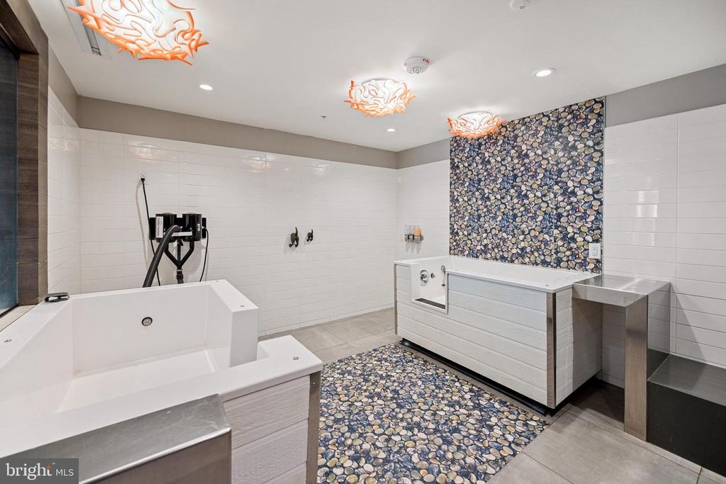 Image 27 of property listing at 145 RIVERHAVEN DR #352, Oxon Hill, MD 20745