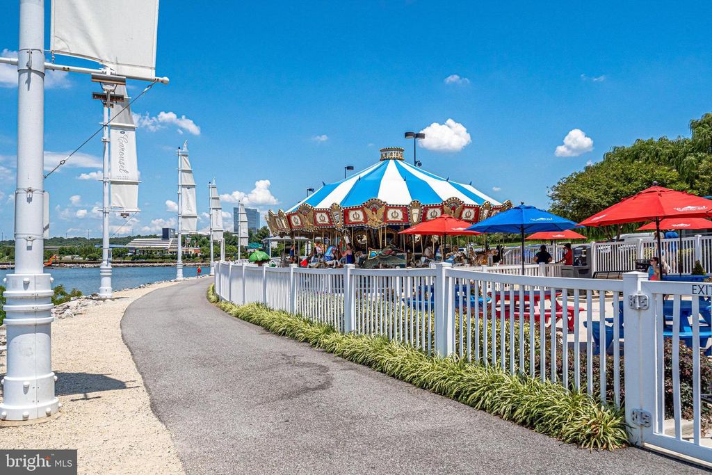 Image 33 of property listing at 145 RIVERHAVEN DR #352, Oxon Hill, MD 20745