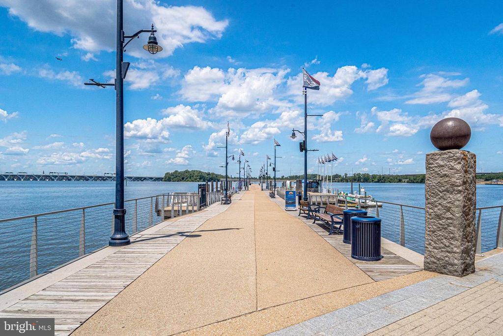Image 34 of property listing at 145 RIVERHAVEN DR #352, Oxon Hill, MD 20745