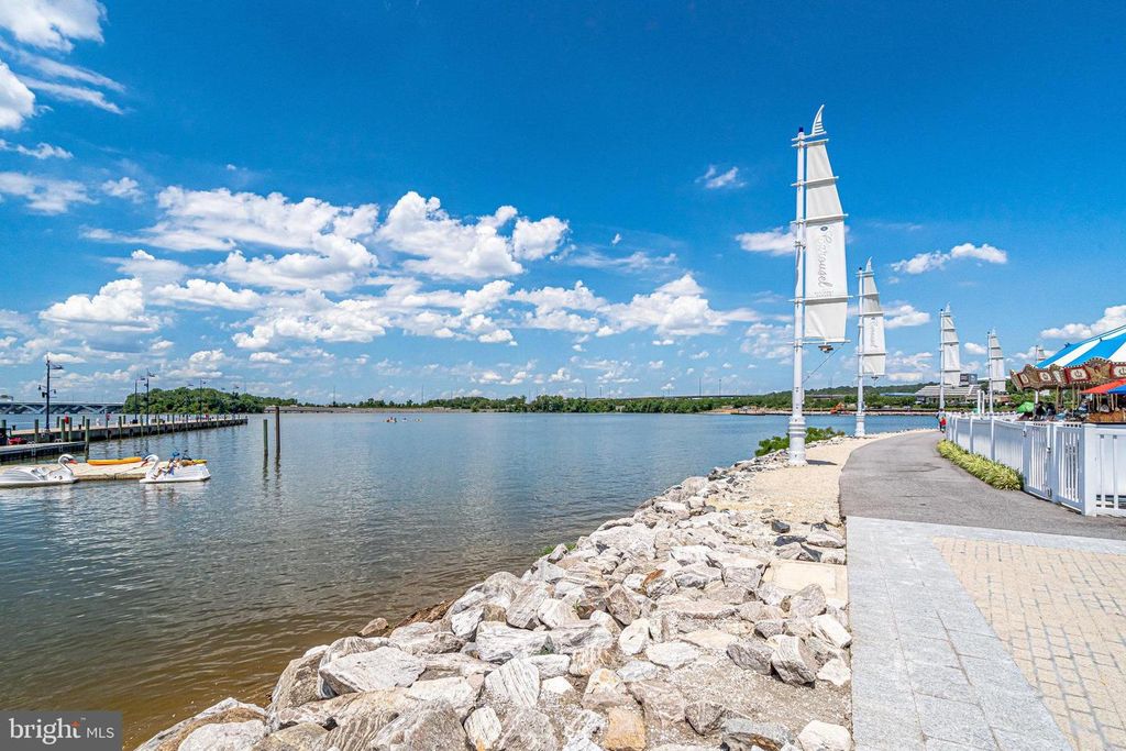 Image 36 of property listing at 145 RIVERHAVEN DR #352, Oxon Hill, MD 20745
