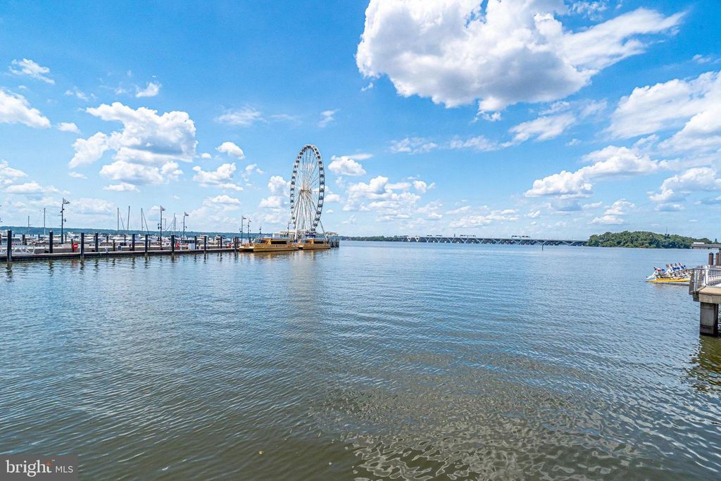 Image 37 of property listing at 145 RIVERHAVEN DR #352, Oxon Hill, MD 20745